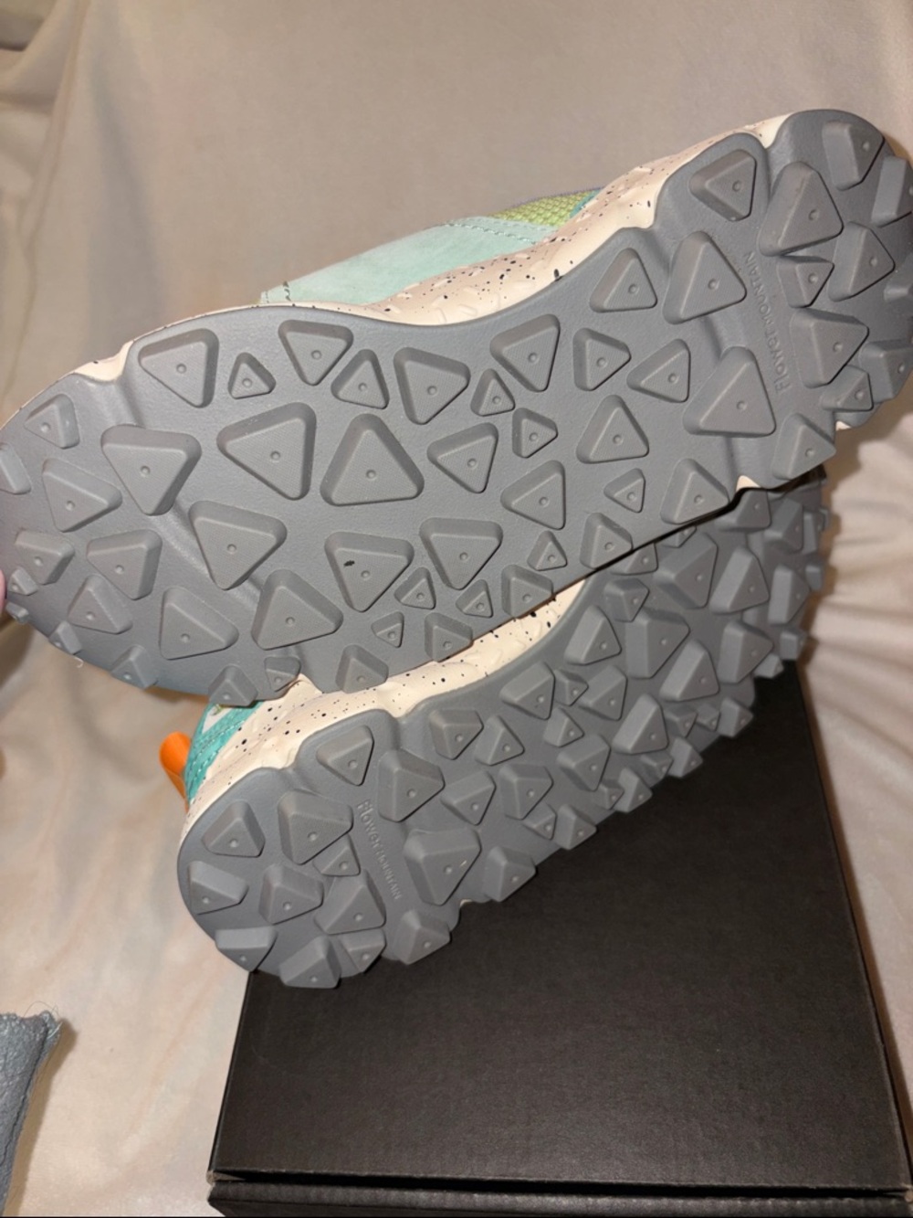 NWT Flower Mountain Pampas 3 Sneaker in Grey - Picture 13 of 15